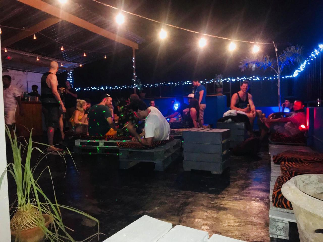 Space Garden Hostel Мирисса Экстерьер фото
